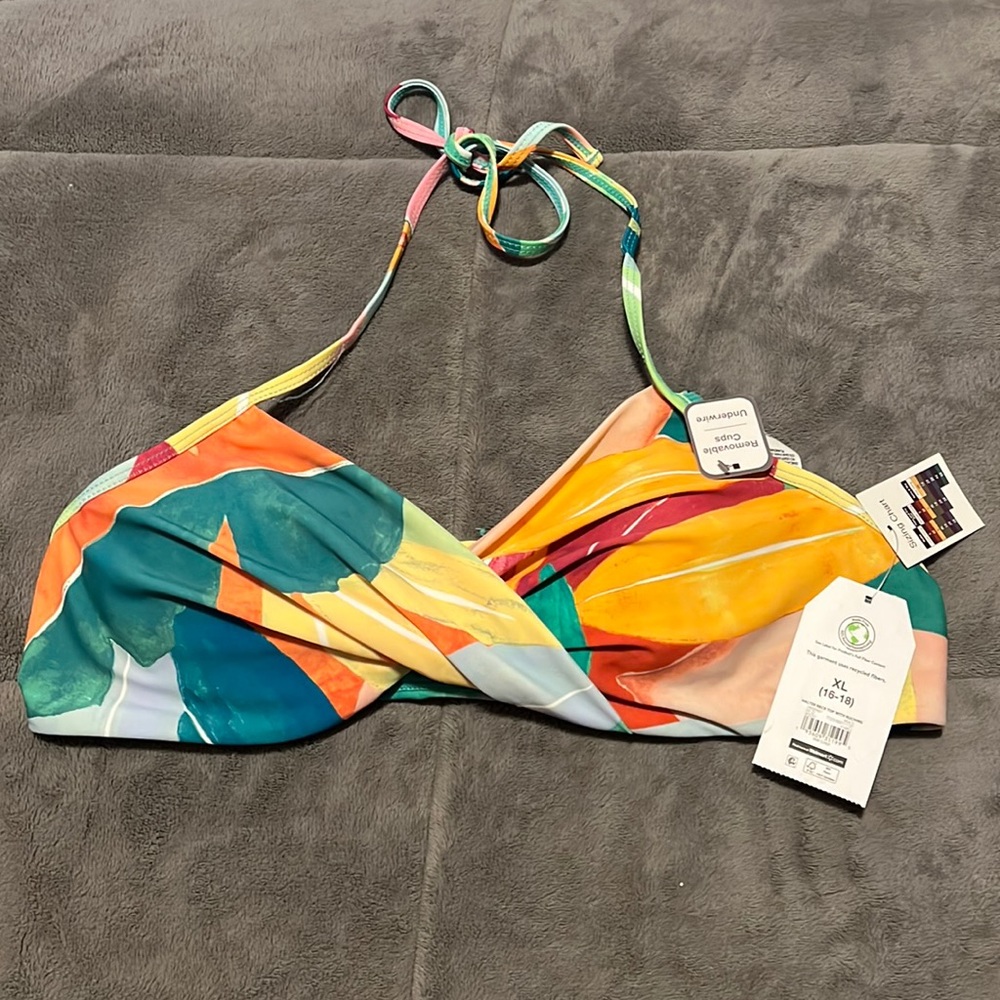 NWT Womens bikini top
